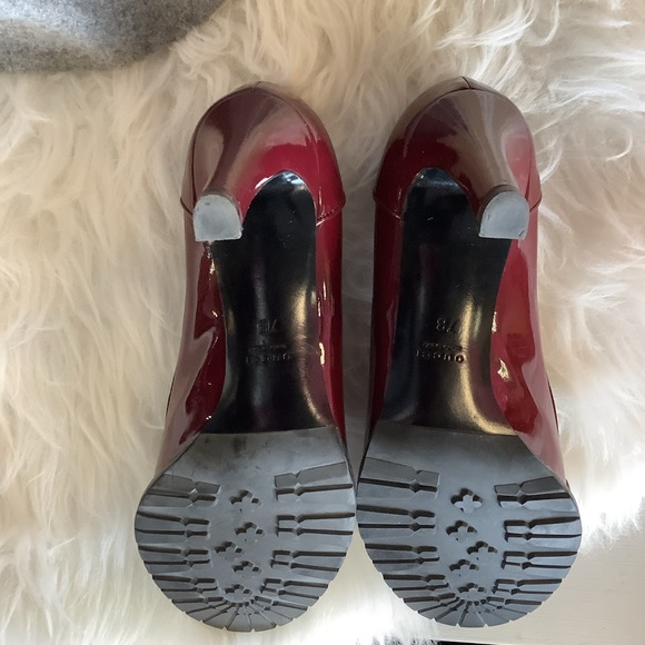 Gucci “Horsebit Accent Patent Leather Pumps” - Picture 11 of 12